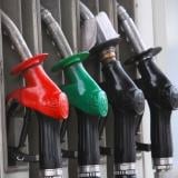 Горивата в България все още струват почти колкото миналата година (Графика)