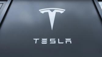 100 GW цел: Tesla инвестира $2.9 млрд. в китайски соларни технологии