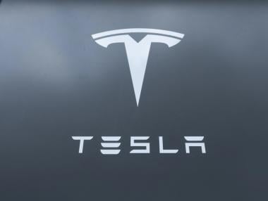 100 GW цел: Tesla инвестира $2.9 млрд. в китайски соларни технологии