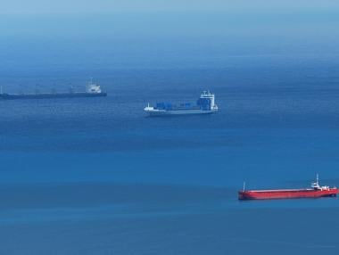 Хоум офис, по-ниски скорости и по-малко полети – спешните мерки за пестене на петрол