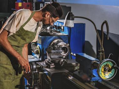 Забавянето на износа в промишлените райони на България продължава