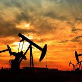 Цената на петрола падна с близо 5% след заявката на Тръмп за преговори с Иран