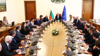 Правителството се противопоставя на парламента за мерките за горивата