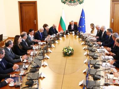 Правителството се противопоставя на парламента за мерките за горивата