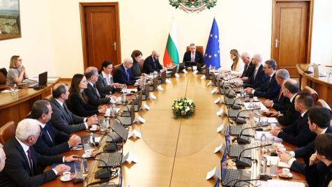 Правителството се противопоставя на парламента за мерките за горивата