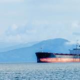 Кораби започнаха директно да искат разрешение от Иран да прекосят Ормуз