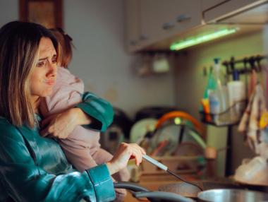 Чувствате се изцедени? Това са 8 типа скрита работа, която натоварва жените