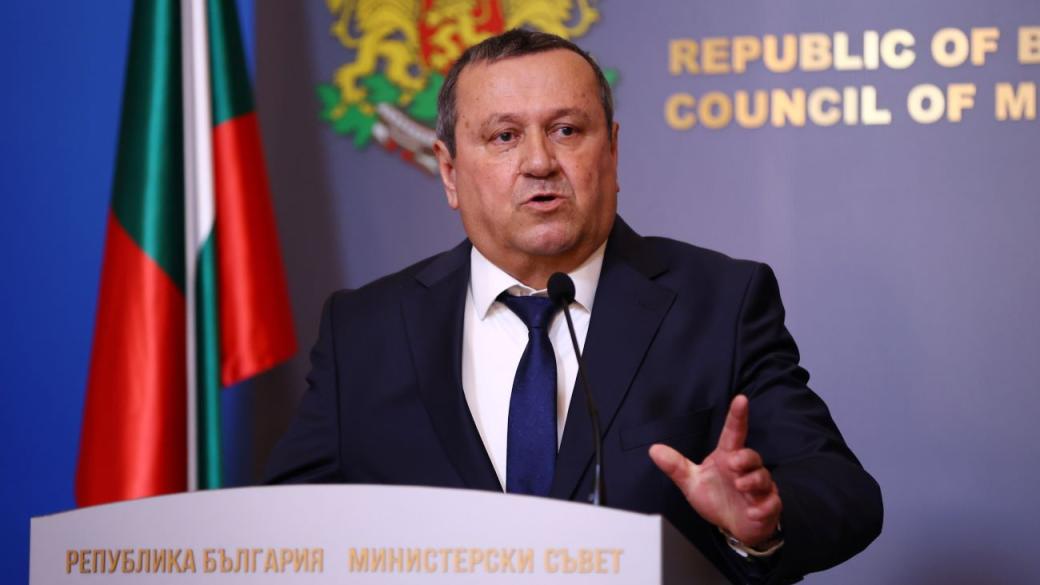 Стотици „бедни“ българи с коли всеки час кандидатстват за €20 от държавата