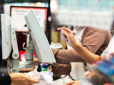 Всеки трети търговец мисли да увеличи цените си през следващите месеци (Графика)