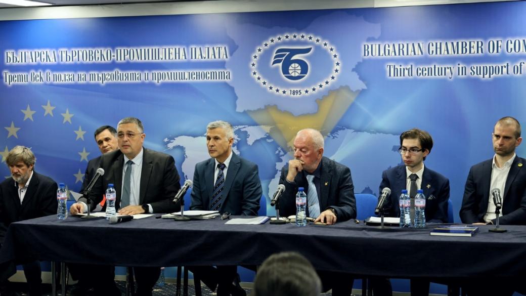 Нов клъстер „Вашите криле“ ще търси решение на кризата с кадрите в авиацията