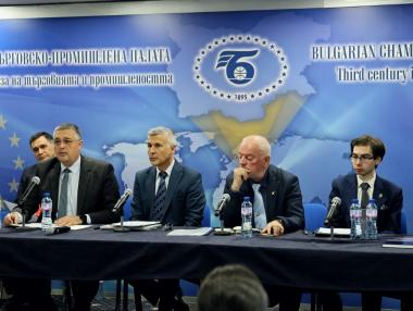 Нов клъстер „Вашите криле“ ще търси решение на кризата с кадрите в авиацията