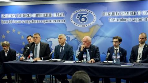 Нов клъстер „Вашите криле“ ще търси решение на кризата с кадрите в авиацията