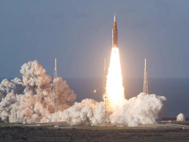 Започна най-далечното пътуване в историята: Астронавти поеха към Луната след 50-годишна пауза