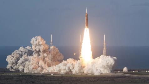 Започна най-далечното пътуване в историята: Астронавти поеха към Луната след 50-годишна пауза