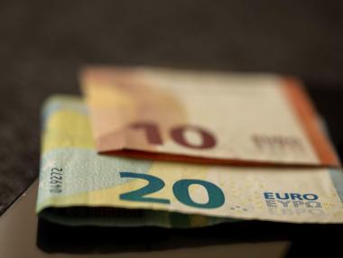 Къде в Европа почасовото заплащане е най-високо (Графика)