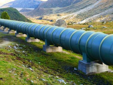 Държавите от Персийския залив планират нови тръбопроводи, избягващи Ормузкия проток