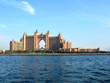 Не всички държави от Персийския залив губят еднакво от войната