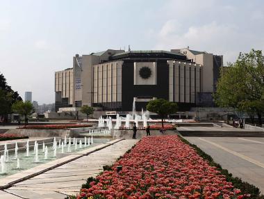 Вечерни новини: Вътрешният дълг на България е все по-скъп; „Еконт“ ограничава доставките на някои места