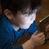 Как да управляваме времето пред екран на децата си?