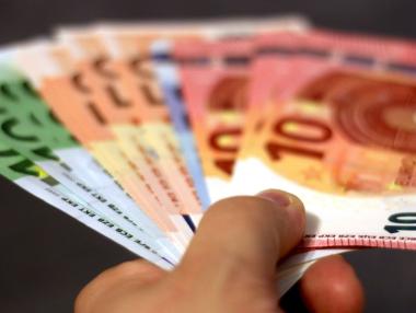 Какво да правим с фалшивите евробанкноти?