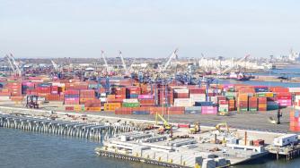 Ще успеят ли корабните компании да излязат от Ормузкия капан?