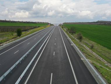 Седмични новини: „Еконт“ ограничава доставките до адрес; Магистралата до „Маказа“ е задвижена