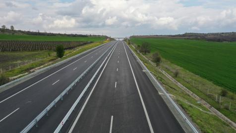 Седмични новини: „Еконт“ ограничава доставките до адрес; Магистралата до „Маказа“ е задвижена