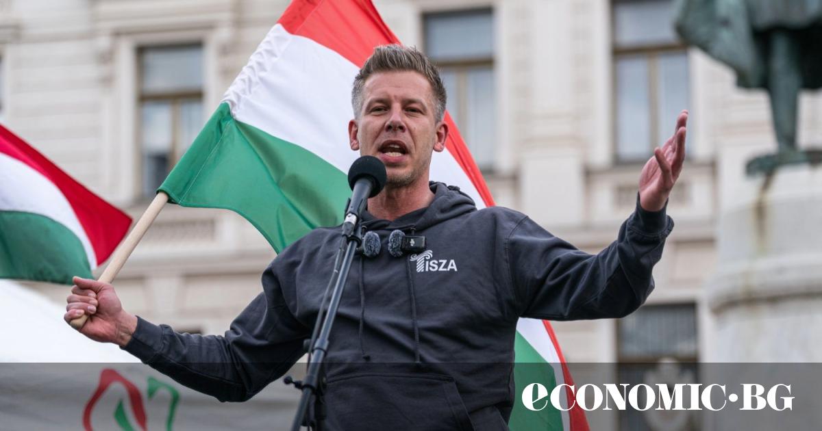 Преди двайсет години млад адвокат се присъединява към антикорупционни протести,