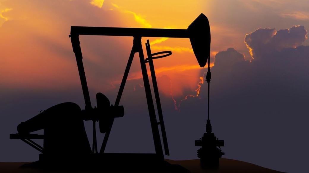 Цената на петрола пада след коментарите на Ванс за преговорите с Иран