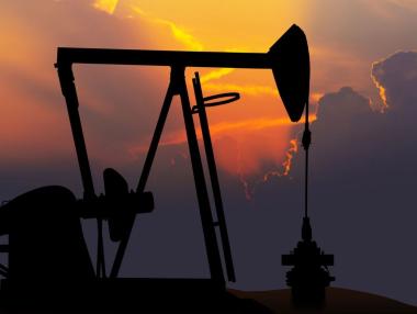 Цената на петрола пада след коментарите на Ванс за преговорите с Иран