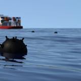 Блокадата на Ормузкия проток се превръща в предпазливо чаканне