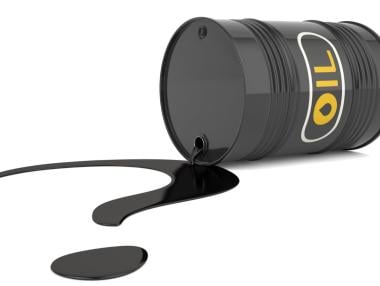 МАЕ предупреждава за исторически шок в доставките на петрол