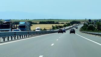 Заради неравности: АПИ ограничава до 100 км/ч движението по част от „Тракия“