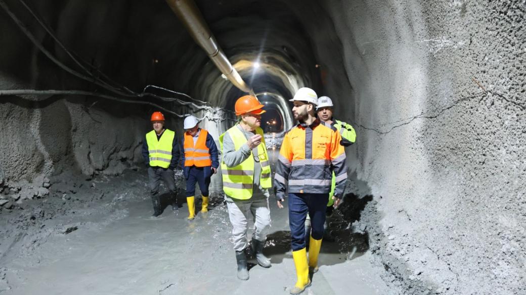 39 години по-късно: Историческият пробив на жп тунела „Лозарево“ е близо