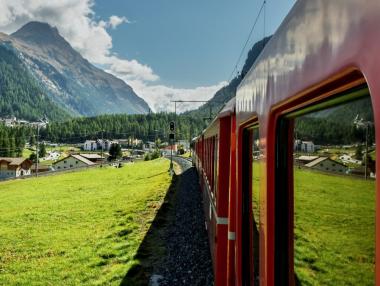 Въздушен хаос: Струва ли си да сменим самолета с влак това лято?