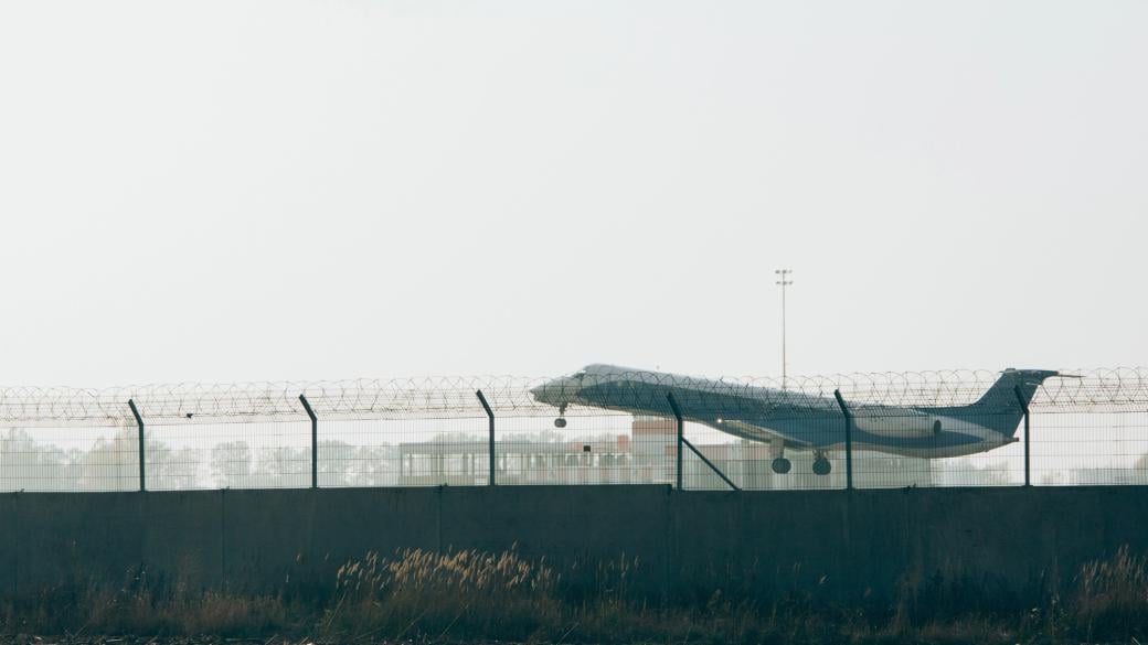 Какво означава кризата със самолетното гориво за пътниците и авиокомпаниите?