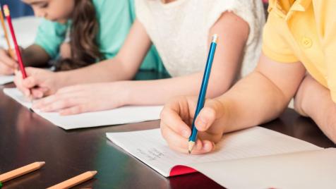 Обратно към книгите – училищата в Швеция ограничават дигиталното обучение