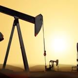 Петролът подскочи с над 6% след повторното затваряне на Ормузкия проток