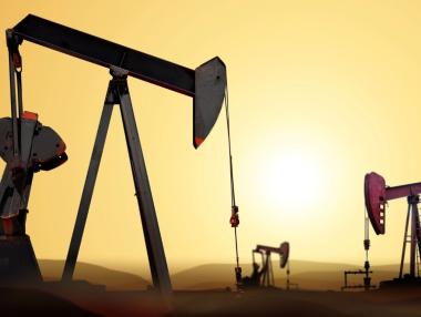 Петролът подскочи с над 6% след повторното затваряне на Ормузкия проток