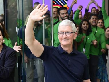 Тим Кук изненадващо напуска главния директорски пост в Apple