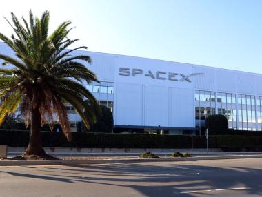 SpaceX се опитва да впечатли Уолстрийт за своето немислимо IPO