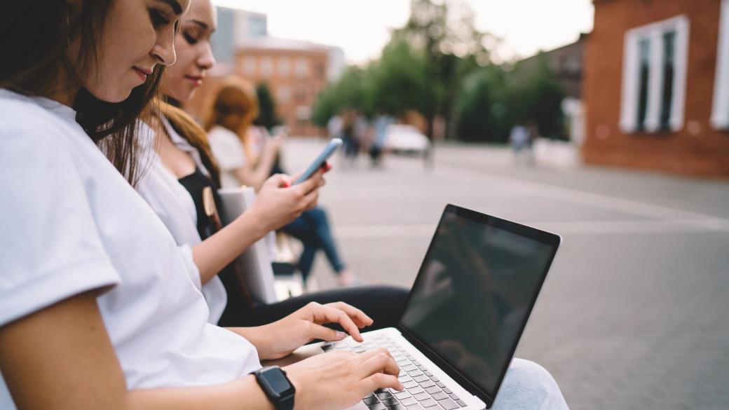 Удобството, от което оглупяваме: Убива ли изкуственият интелект мисленето?