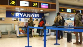 Ryanair с нови правила за багажа: Гишетата вече ще затварят по-рано