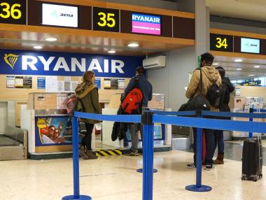 Ryanair с нови правила за багажа: Гишетата вече ще затварят по-рано