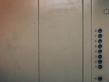 Програмата за саниране ще включва задължителен ремонт на асансьорите