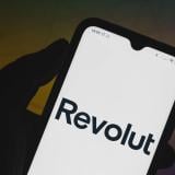Revolut прекратява търговията със злато в България