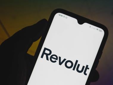 Revolut прекратява търговията със злато в България
