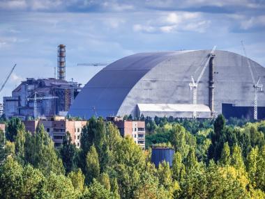 40 години след аварията в Чернобил: Русия поставя под риск ядрения обект