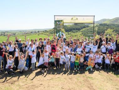 Доброволци от Пощенска банка засадиха стотици фиданки в „Новата гора на София“