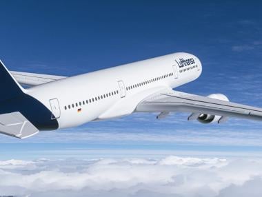 Кои авиокомпании отменят полети и вдигат цените заради кризата с горивото?